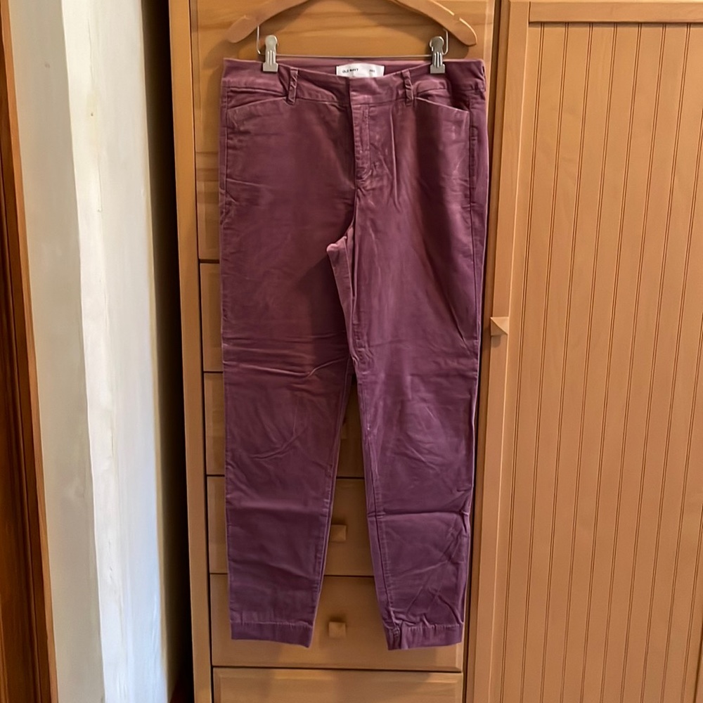 Old Navy velvet, tapered leg pants in tall length.  Mulberry/purple color.